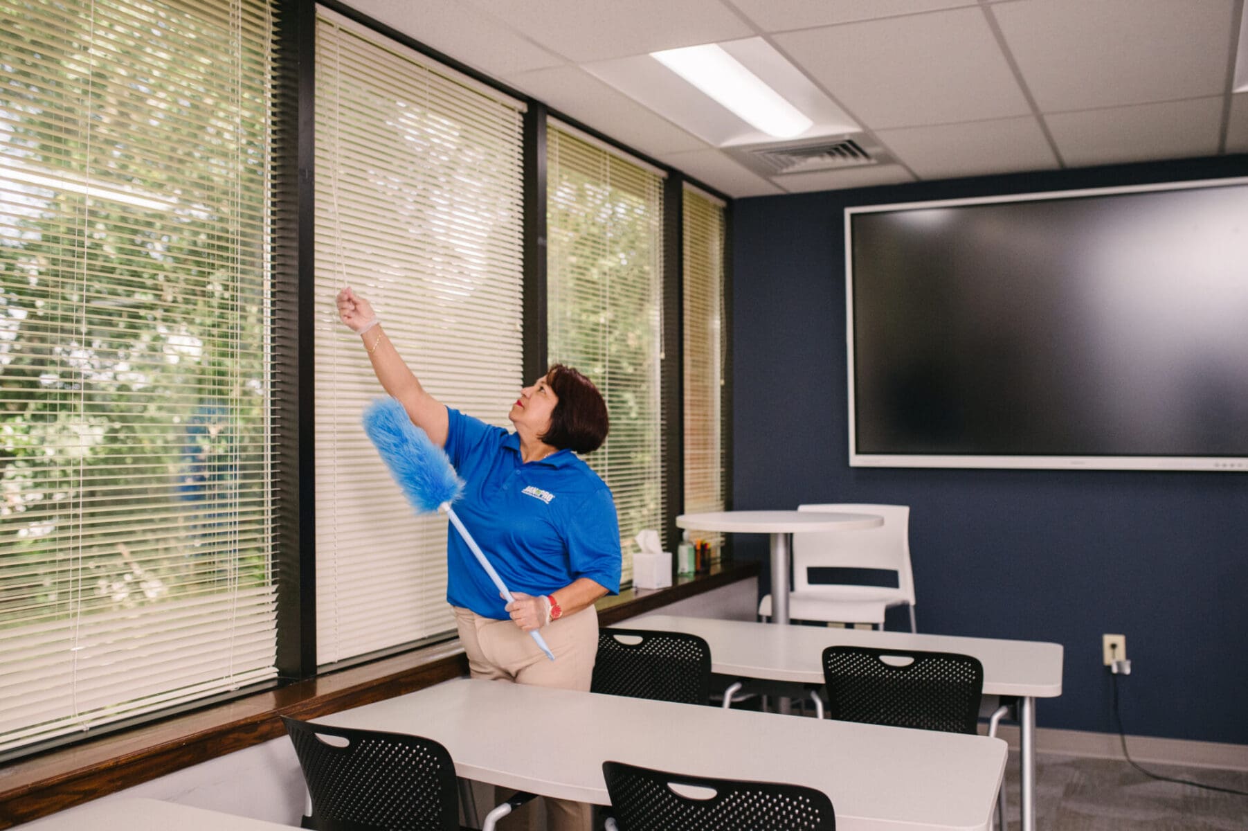 JAN-PRO San Diego certified team cleaning commercial windows