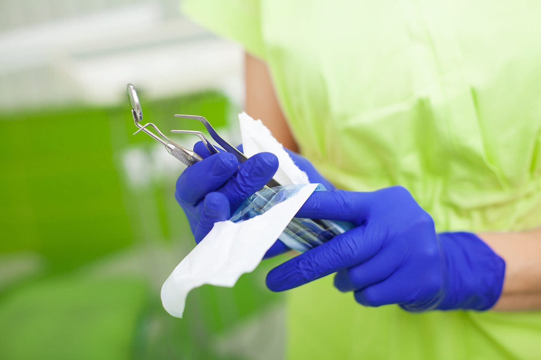 How Professional Teams Adapt Cleaning to Dental Workflows